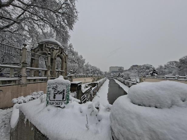 Der Stadtpark versinkt im Schnee