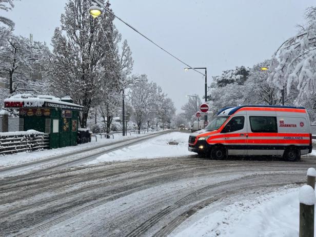 Auch die Johanniter kämpften sich durch den Neuschnee