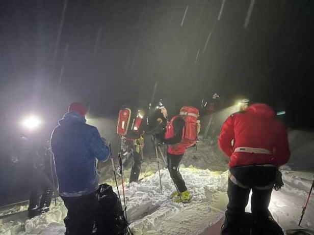 Retter am Weg zu Hilfesuchenden 