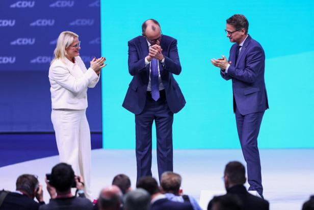 Tosender Applaus von Merz' Parteikollegen beim CDU-Parteitag.