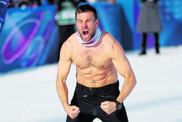 Benjamin Karl zeigte nach seinem zweiten Olympia-Sieg die Muskeln