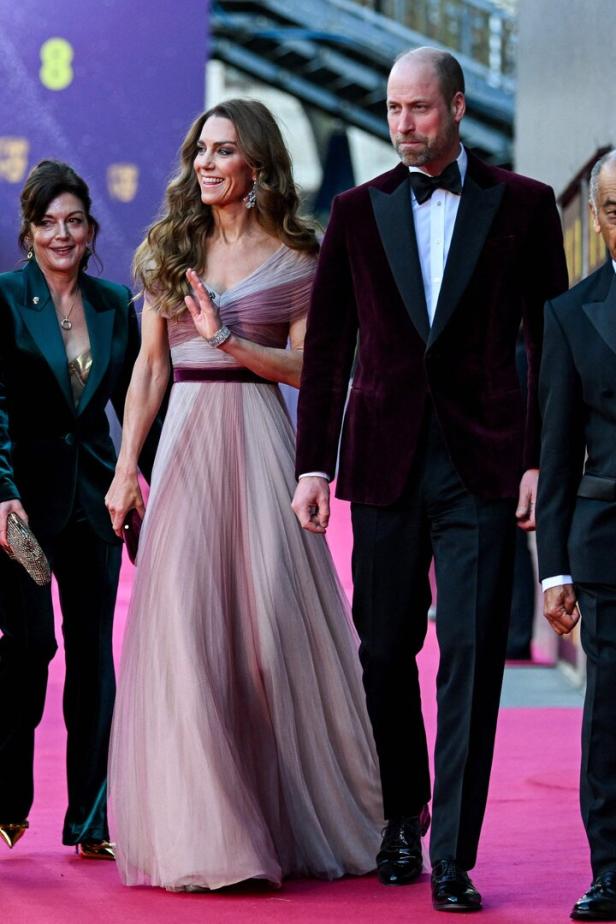 Prinzessin Kate in einer rosafarbenen Robe von Gucci. Sie trug das Kleid bereits 2019.