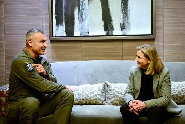 Kiews Bürgermeister Vitali Klitschko und Beate Meinl-Reisinger