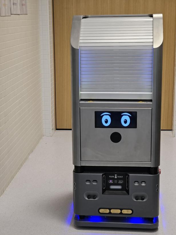 Transportroboter Rolliver in der Klinik Innsbruck