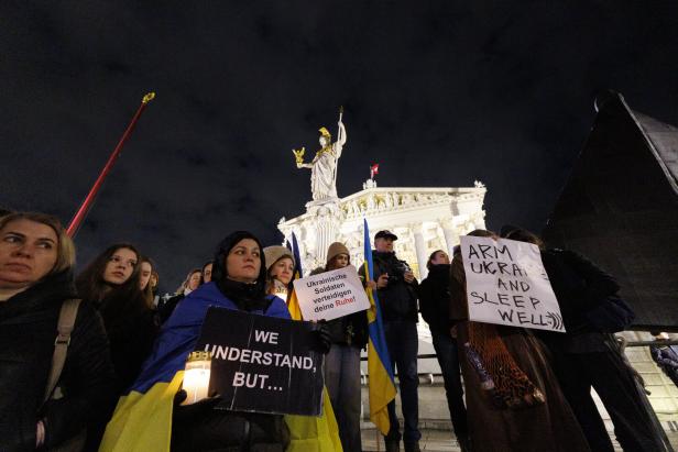 KUNDGEBEUNG "MARSCH DES LICHTS"