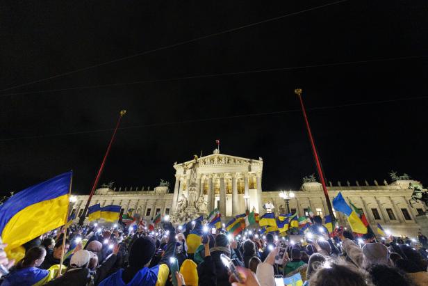 KUNDGEBEUNG "MARSCH DES LICHTS"