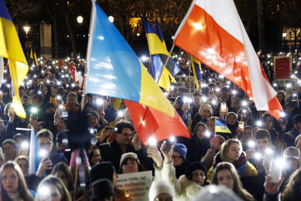 KUNDGEBEUNG "MARSCH DES LICHTS"