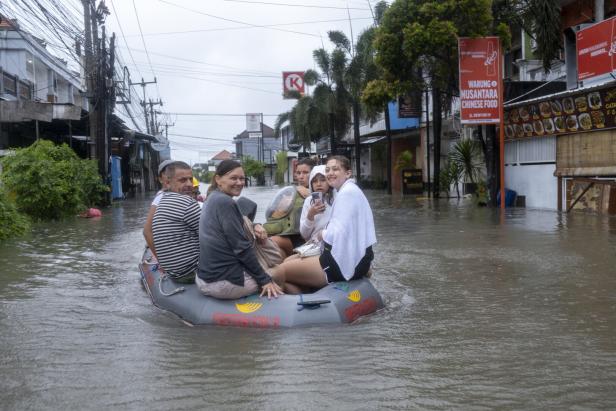 Heavy rain brings flooding to Bali