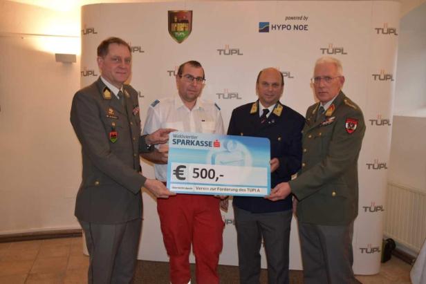 Bundesheer bei Spendenübergabe