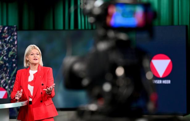 Verteidigungsministerin Klaudia Tanner 