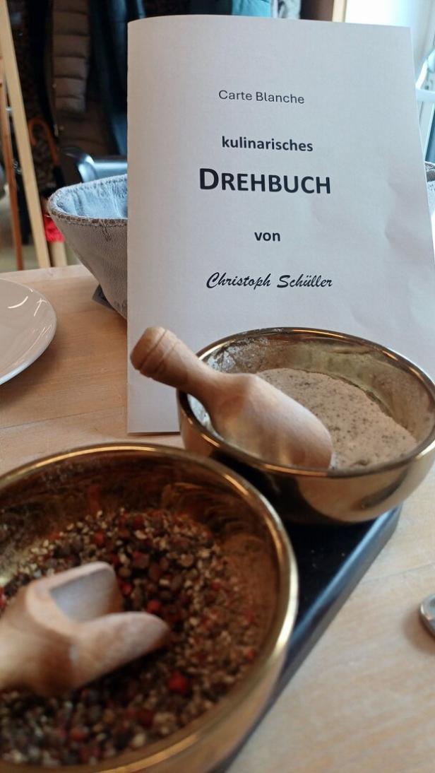 Das Titelblatt des kulinarischen Drehbuchs für das Überraschungsmenü.