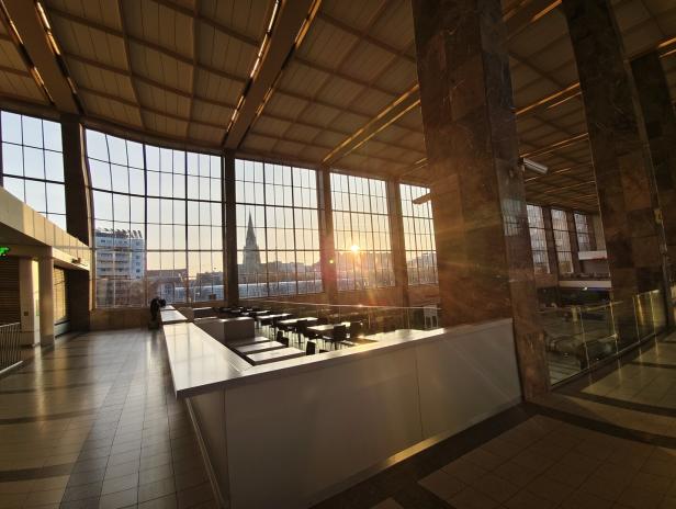 Sonnenaufgang am Westbahnhof.