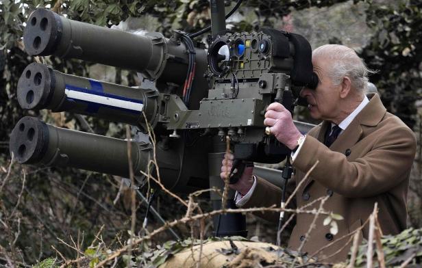 TOPSHOT-BRITAIN-ROYALS-MILITARY