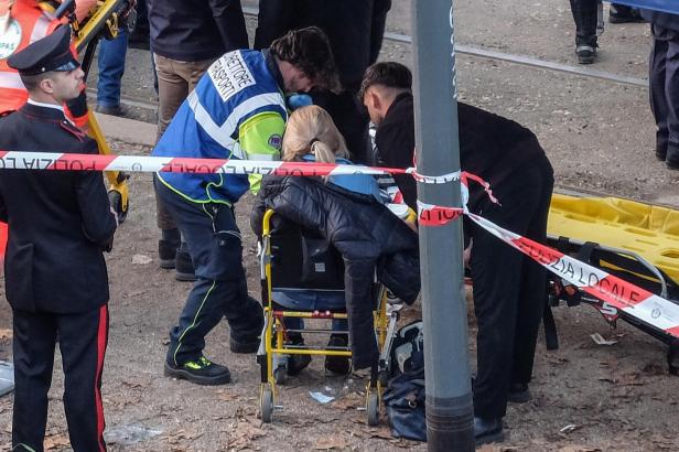 A least one dead and several injured after a tram derailed in Milan