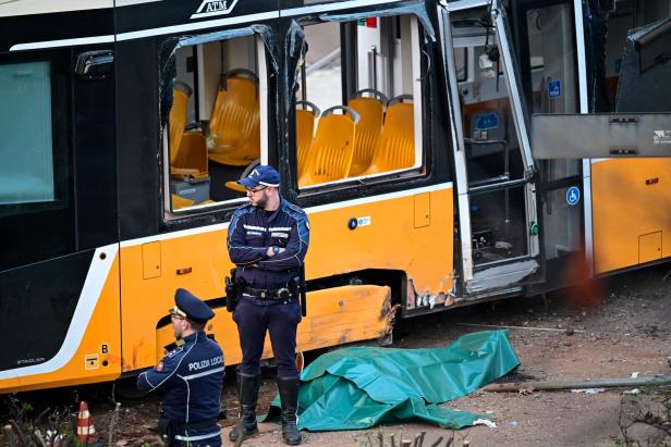 TOPSHOT-ITALY-TRANSPORT-ACCIDENT