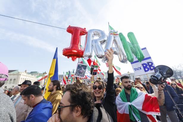 DEMONSTRATION "UNTERSTÜTZUNG DER REVOLUTION IM IRAN"