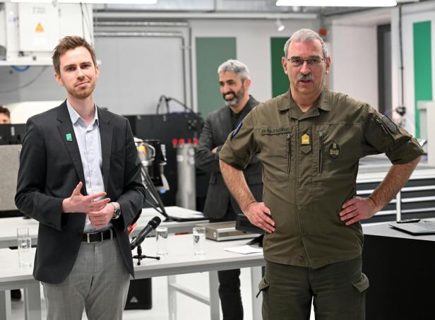 MEDIENTERMIN BUNDESMINISTERIUM FÜR LANDESVERTEIDIGUNG (BMLV) "BESICHTIGUNG EINES ÖSTERREICHISCHEN SATELLITEN-DEMO-MODELLS SOWIE DER PRODUKTIONSSTÄTTE"