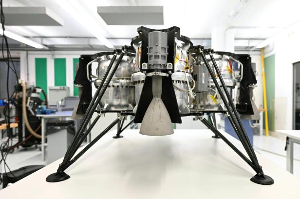 MEDIENTERMIN BUNDESMINISTERIUM FÜR LANDESVERTEIDIGUNG (BMLV) "BESICHTIGUNG EINES ÖSTERREICHISCHEN SATELLITEN-DEMO-MODELLS SOWIE DER PRODUKTIONSSTÄTTE"