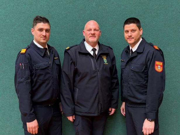 Michael Riegler, Michael Polleross und der neue Bezirkskommandant Mario Lukas.