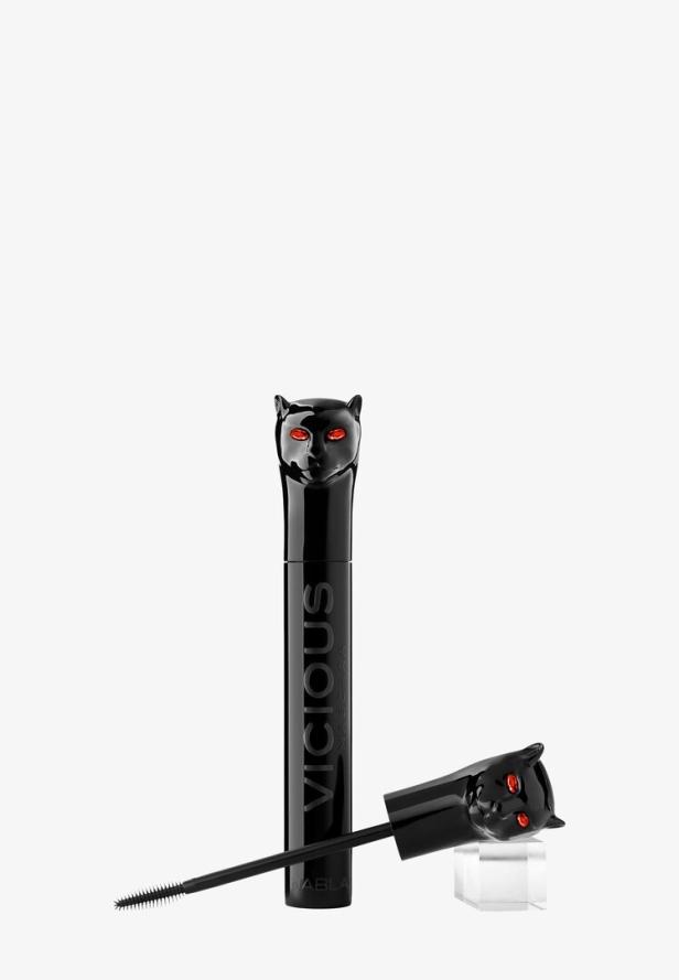 Schwarze Mascara "Vicious" mit Katzenkopf-Applikation und roten Augen.
