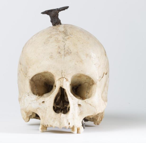Iberer Schädel mit Nagel