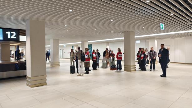 Ankömmlinge am Flughafen Wien