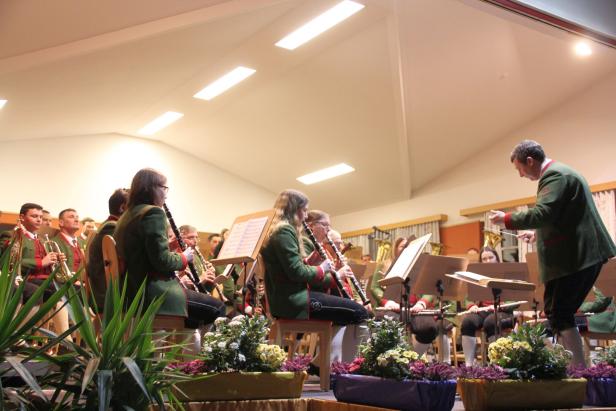 Konzert im Saal der Volksschule Viehdorf