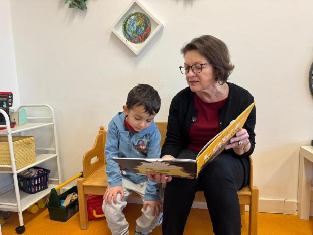 "Susi" beim Vorlesen