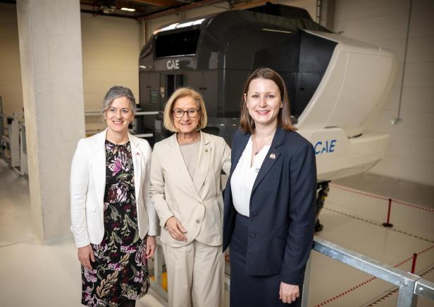 Alison Grant, Johanna Mikl-Leitner und Meaghan Reeve