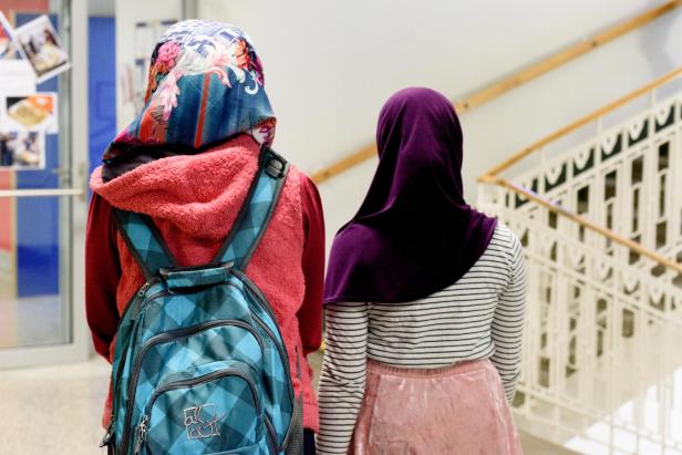 Schülerinnen mit Kopftuch