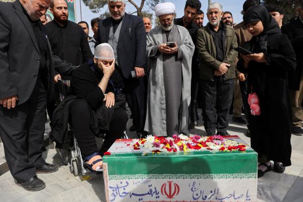 Trauer in Teheran um ein bei den Angriffen getötetes Kind.