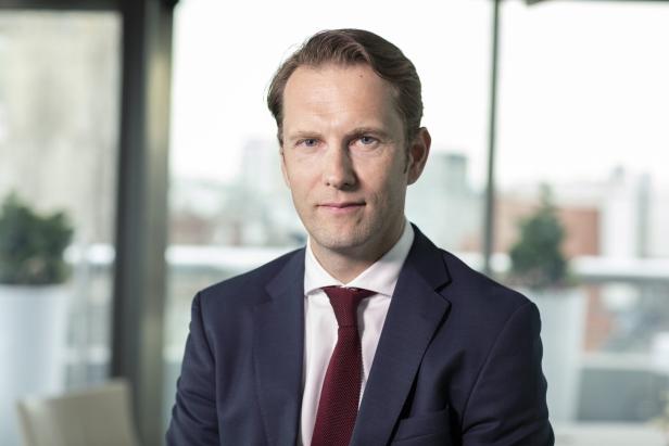 Johannes Höhrhan blickt in die Kamera.