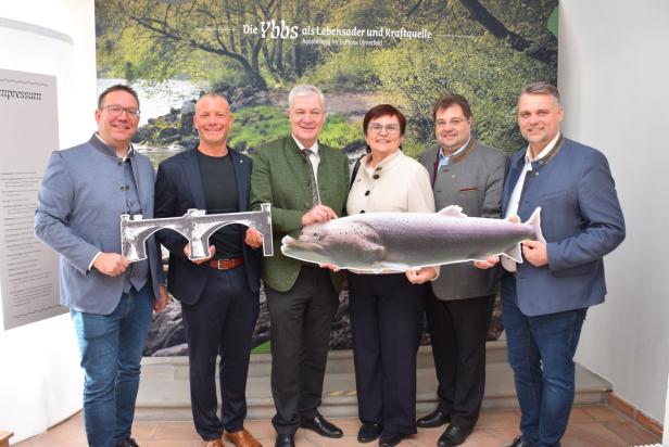 Eröffnungsgäste Bürgermeister haberhauer m,it Abgeordnetenriege