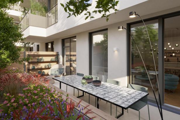 Großzügige Terrasse der LUMA-Wohnanlage im 19. Wiener Bezirk mit modernem Sitzbereich, viel Grün und direktem Zugang zum lichtdurchfluteten Wohnraum.