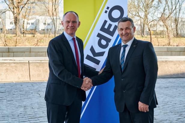 Hannes Luef (li.) mit Innenminister Gerhard Karner. Der FCG-Vertreter will mit dem Ministerium verhandeln.