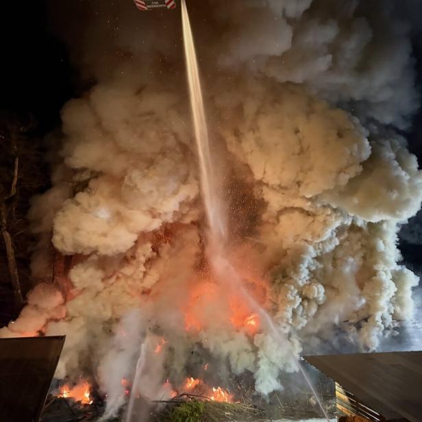 Gewaltige Rauchwolke bei Brand in Silz