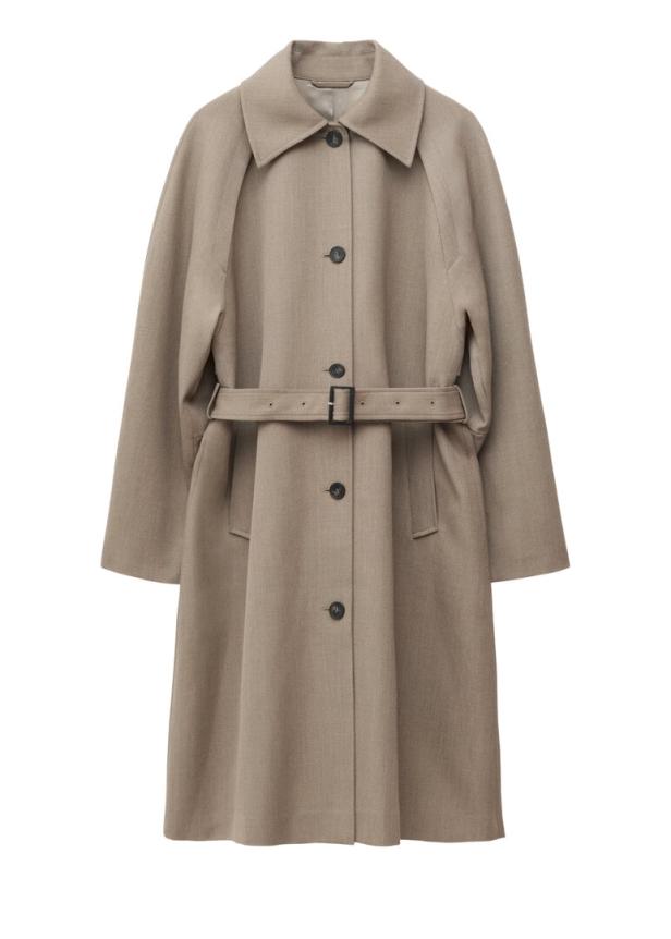 Klassischer brauner Trenchcoat
