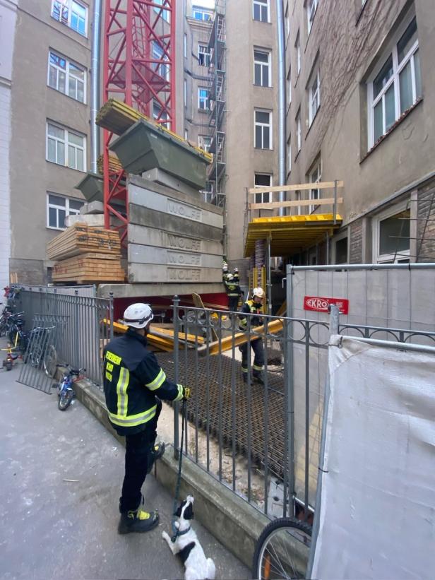 Der Unfallort im Innenhof. 