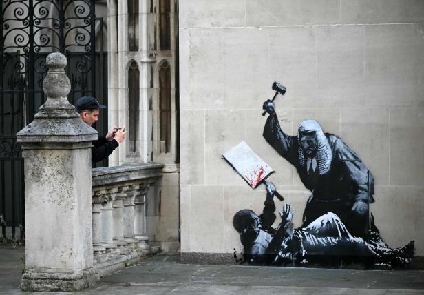 BRITAIN-ART-BANKSY