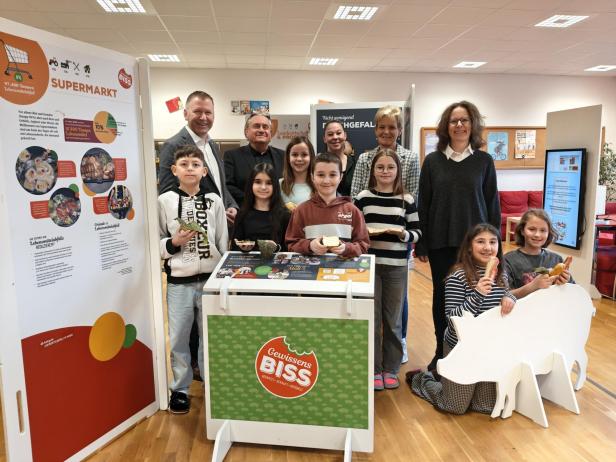 Wanderausstellung "GewissensBISS – geerntet.gekauft.gekübelt"