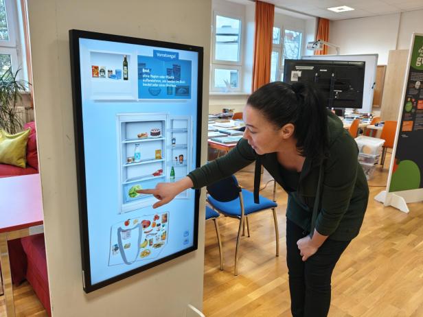 Wanderausstellung "GewissensBISS – geerntet.gekauft.gekübelt"