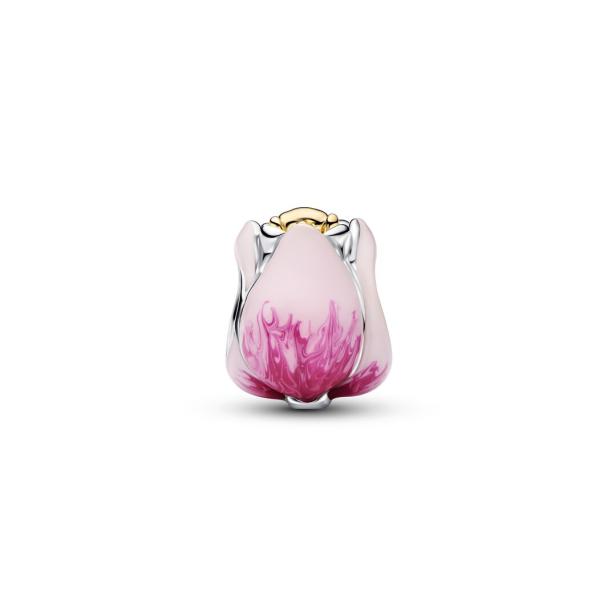 Ein rosa Blumenanhänger für ein Armband