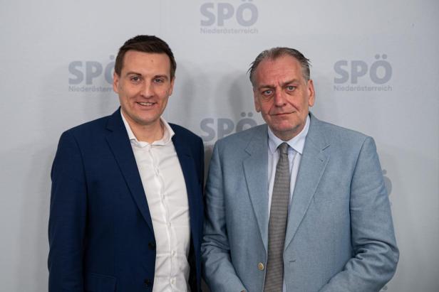 Sven Hergovich und Andreas Kollross bei einer Pressekonferenz der SPÖ Niederösterreich zur Energiegemeinschaft Trumau.