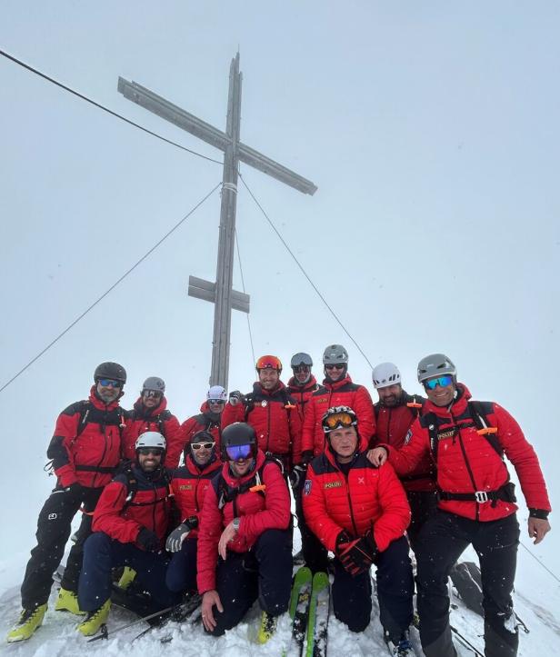 Die Alpinpolizisten am Gipfel der Kreuzspitze