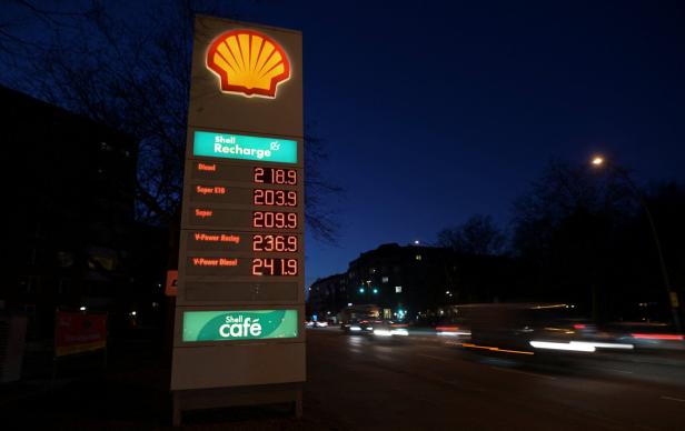 Eine Shell-Tankstelle in Hamburg.