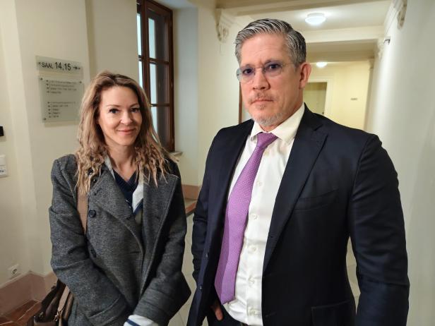 Simone Lugner und ihr Anwalt Florian Höllwarth.