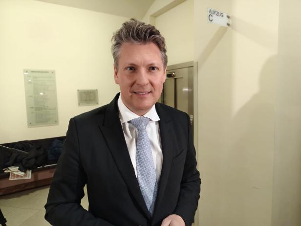 Anwalt der Lugner-Stiftung Markus Tschank.