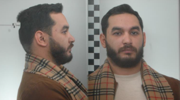 Polizei sucht auch diesen Mann.