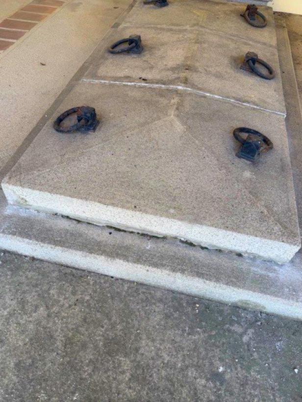 Eine Gruft am Korneuburger Friedhof wurde von Vandalen beschädigt.