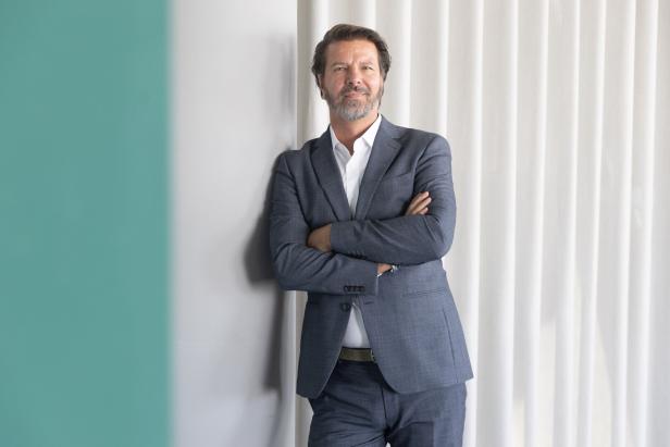 Markus Binderbauer, Mann im Anzug stehend